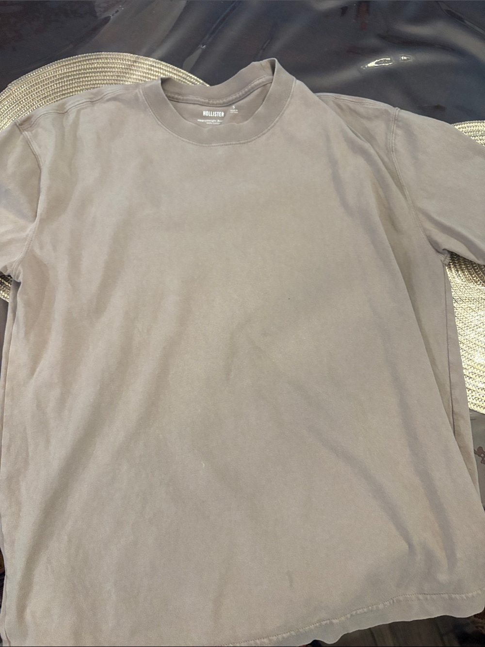 Hollister Men's Crew Neck Short Sleeve T-Shirt in Taupe Gray